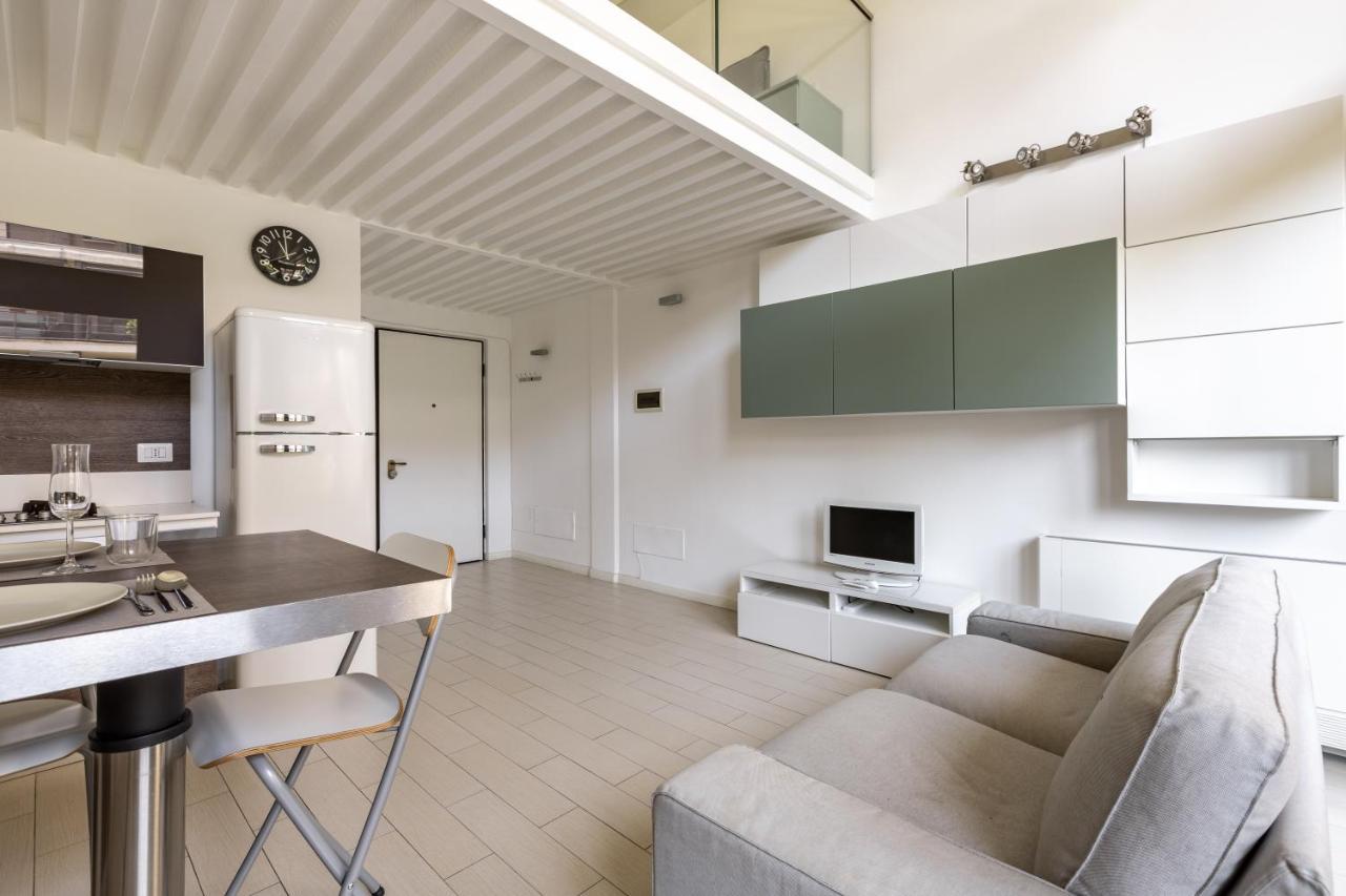 Elegant Loft With Balcony! Apartment Milan Exterior photo